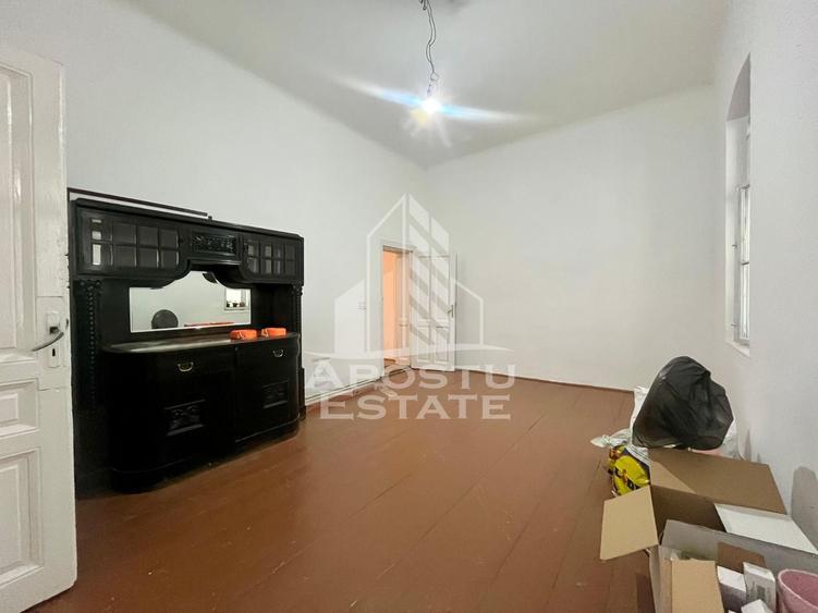 Apartament cu 4 camere decomandat în Traian