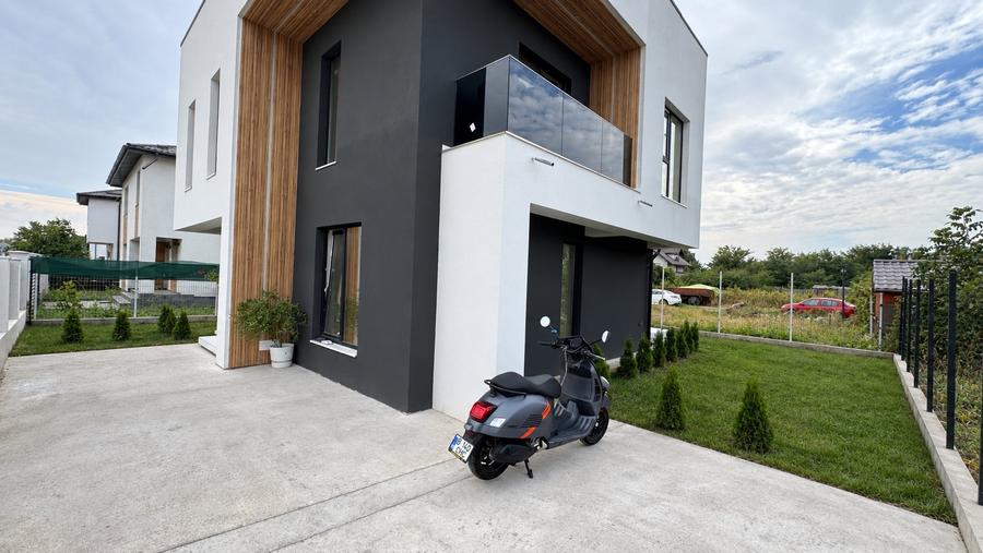 Casă individuală cu 5 camere cu Teren 300 Mp în Berceni