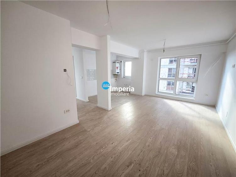 Apartament cu 3 camere decomandat în Galata