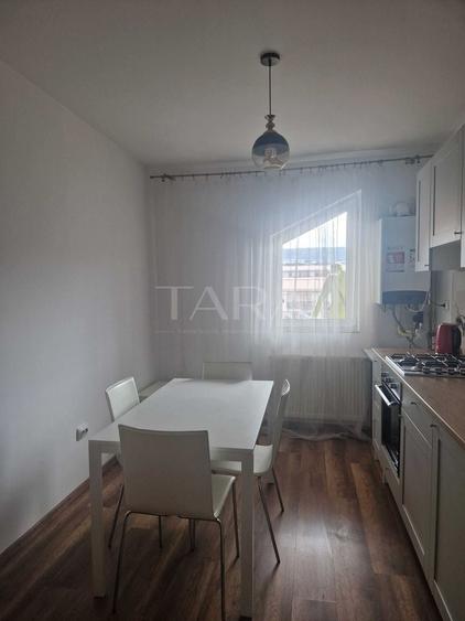 Apartament cu 4 camere decomandat în Florești