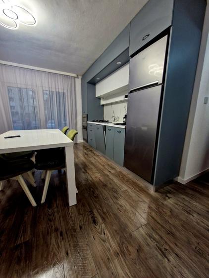 Apartament cu 3 camere decomandat în Independenței