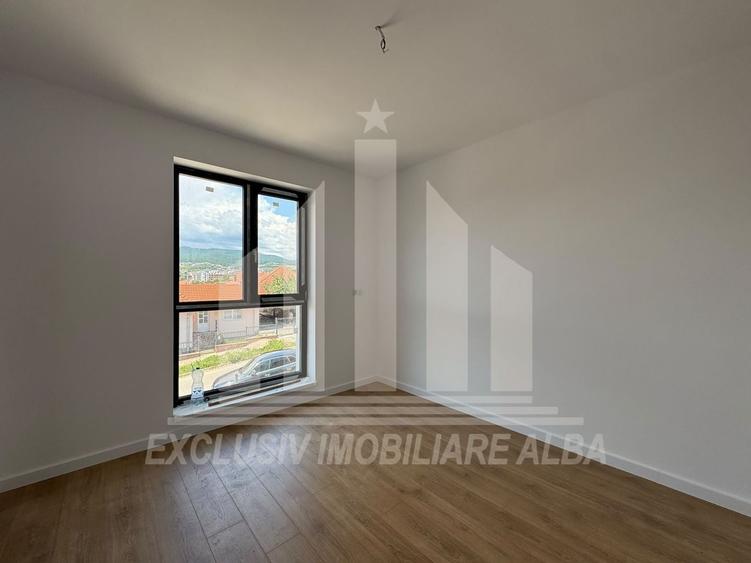 Casă individuală cu 5 camere cu Canalizare în Cetate
