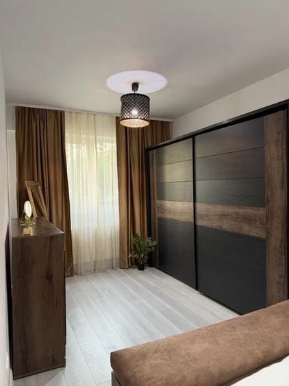 Apartament cu 3 camere decomandat, mobilat în Păcii