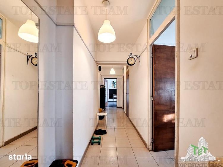Apartament cu 4 camere decomandat în Tei