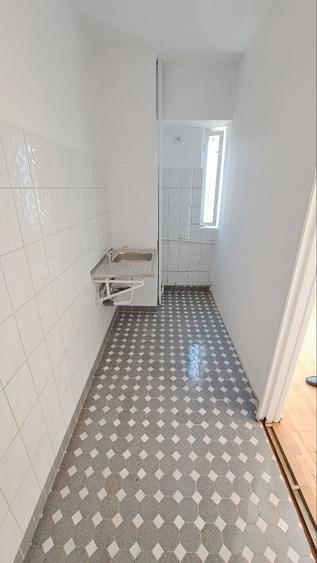 Apartament cu 4 camere decomandat în P-ța Unirii