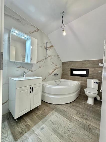 Casă individuală cu 5 camere cu Teren 400 Mp în Central