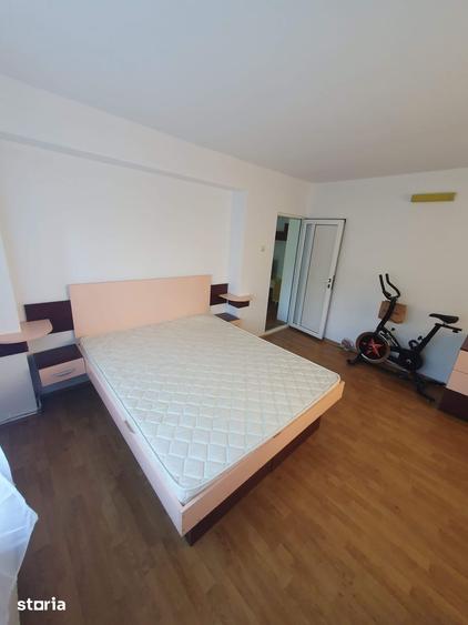 Apartament cu 3 camere decomandat în Tătărași