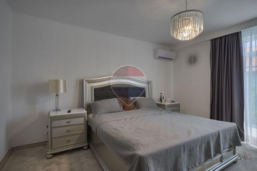 Casă individuală cu 6 camere cu Teren 492 Mp în Exterior Est