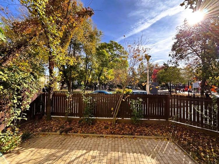 Casă cu 5 camere cu Teren 183 Mp în Vatra Luminoasă
