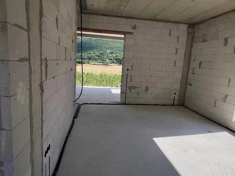 Casă cu Teren 450 Mp în Șard