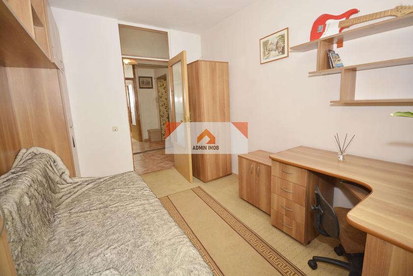 Apartament cu 3 camere în Drumul Taberei