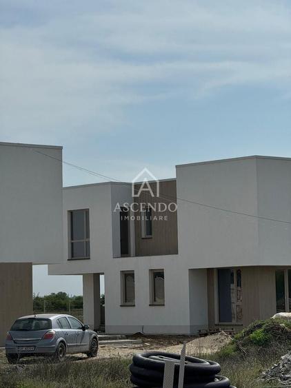 Teren agricol extravilan de 8500 mp, în Ostratu