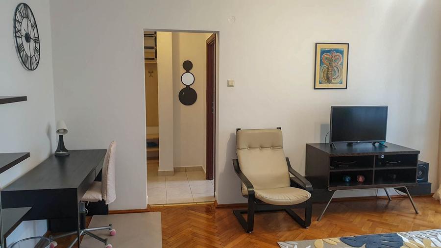 Apartament cu 2 camere semidecomandat, mobilat în Victoriei