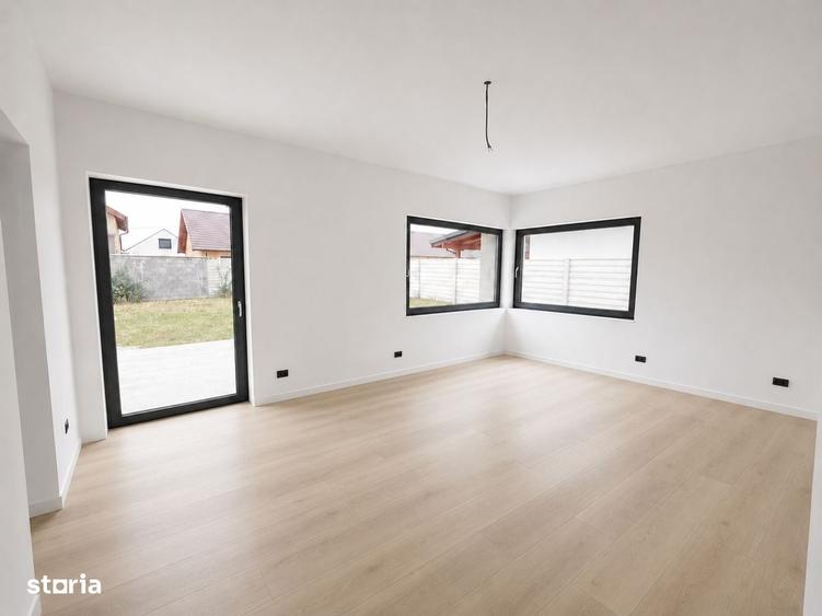 Casă cu 3 camere în Sântandrei