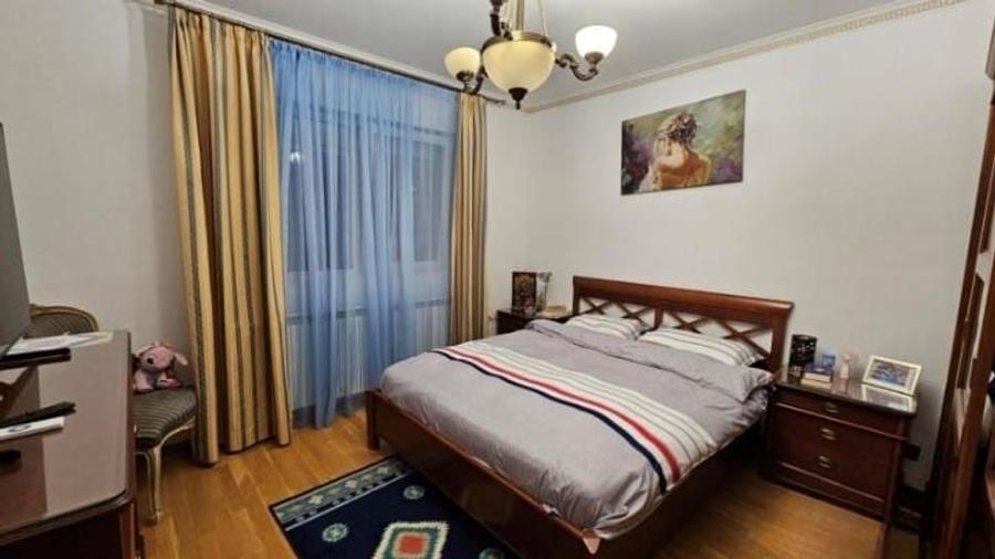 Apartament cu 3 camere, mobilat în Prelungirea Ghencea