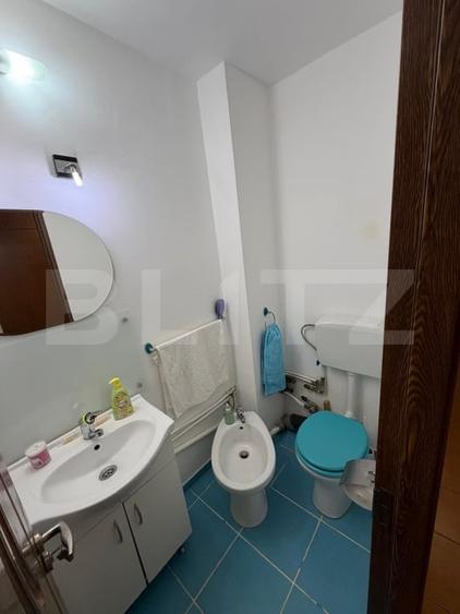 Apartament cu 3 camere decomandat în Rovine