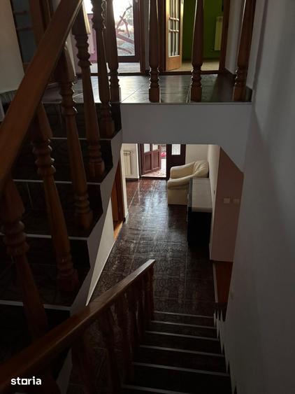 Casă cu 5 camere cu Teren 2250 Mp în Central