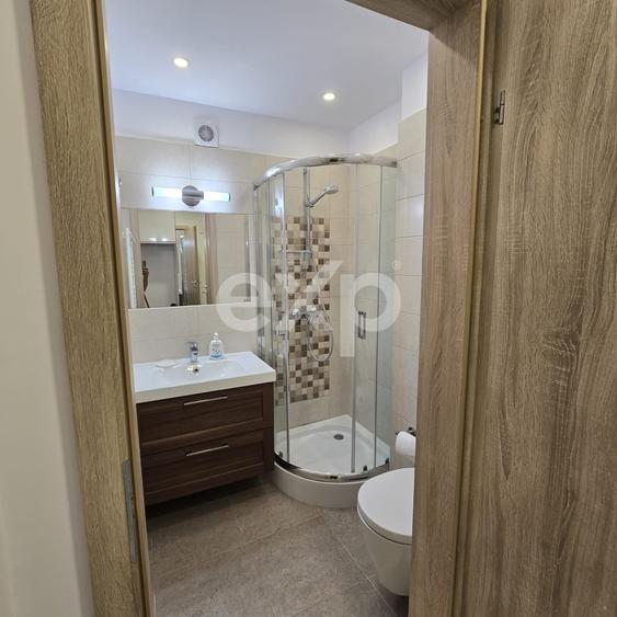 Apartament cu 3 camere decomandat, mobilat în Tractorul