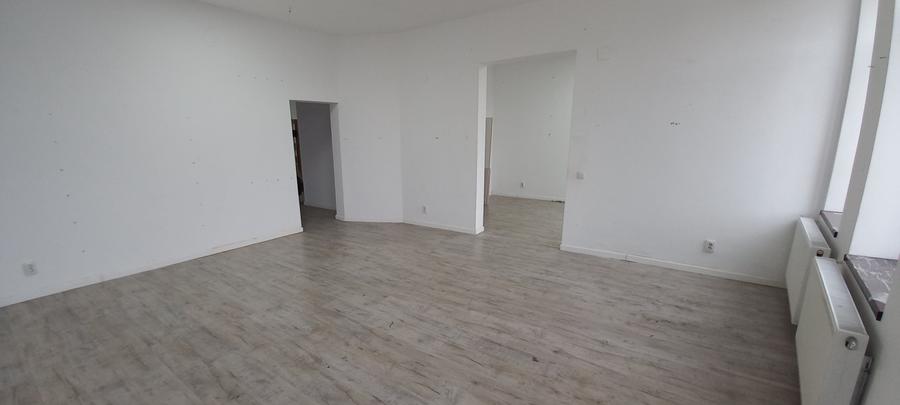 Apartament cu 7 camere decomandat în Calea Călărașilor