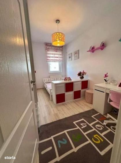 Apartament cu 3 camere decomandat în Titan