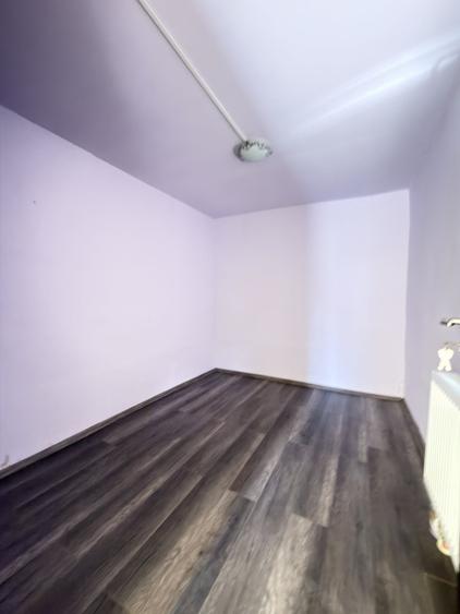 Casă individuală cu 6 camere cu Canalizare în Ghiroda