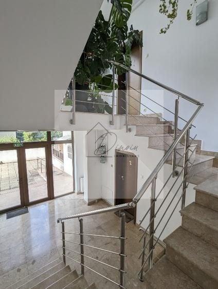 Apartament cu 3 camere decomandat, mobilat în Central