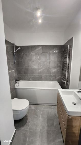 Apartament cu 3 camere semidecomandat în Dâmbul Rotund