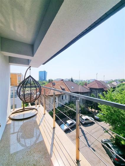 Apartament cu 4 camere decomandat în Floreasca
