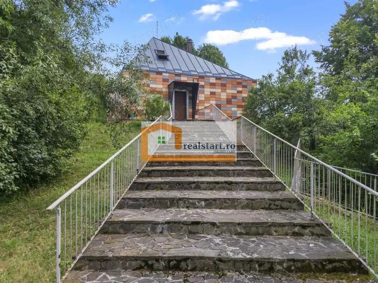 Casă cu Teren 3300 Mp în Cornu