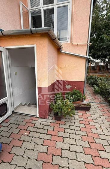 Apartament cu 2 camere semidecomandat, mobilat în Complex Studențesc