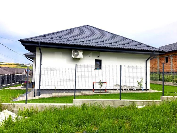 Casă individuală cu 4 camere cu Canalizare în Cornești