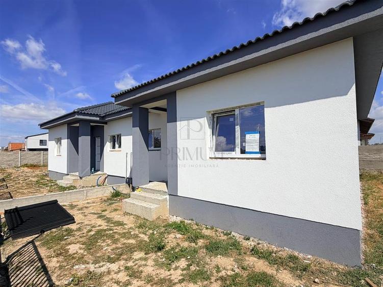 Duplex cu 3 camere cu Canalizare în Moșnița Nouă
