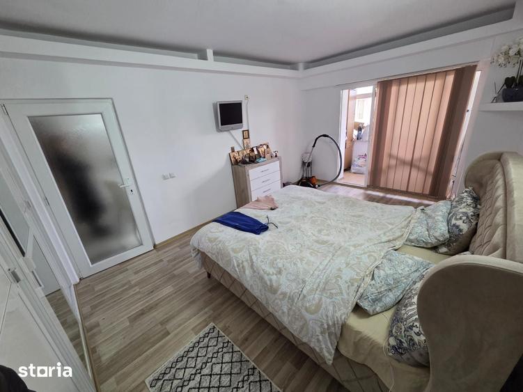 Apartament cu 4 camere decomandat în E3