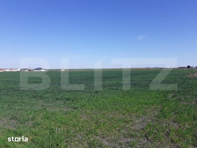 Teren cu suprafata de 3 ha, front 52 m, zona Calea Aradului - 3