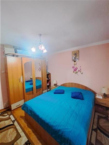 Apartament cu 3 camere decomandat, mobilat în Soarelui