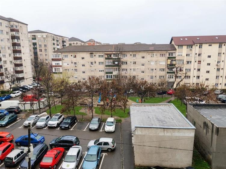 RECO Apartament cu 3 camere decomandat in cartierul Rogerius - 10