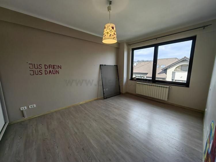 Apartament cu 3 camere decomandat, mobilat în Iancu Nicolae