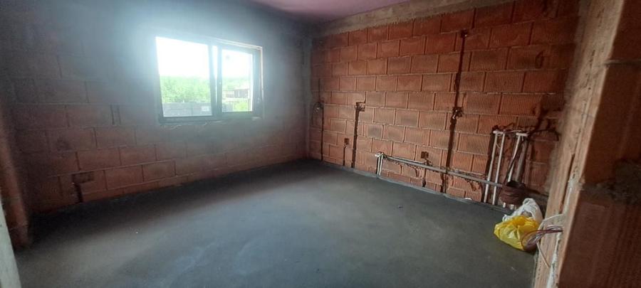 Casă individuală cu 4 camere cu Canalizare în Miroslava