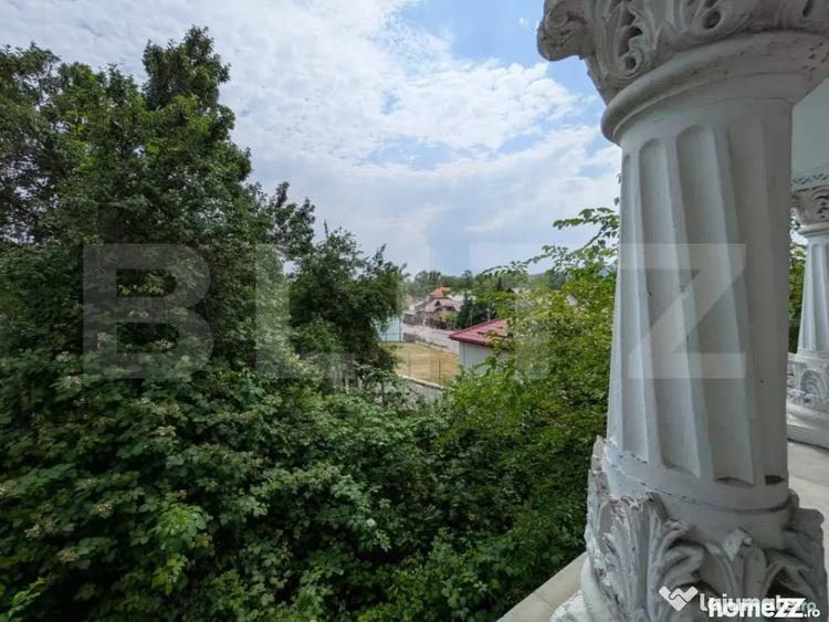 Casă cu 9 camere cu Teren 439 Mp în Central