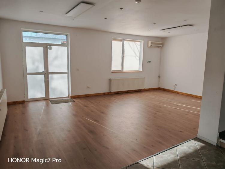 Apartament cu 6 camere decomandat în Centrul Civic
