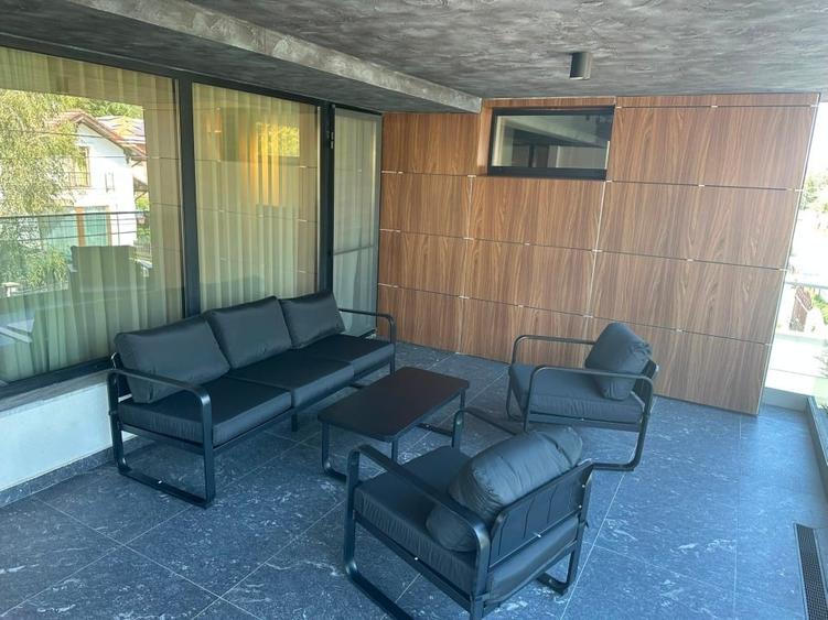 Apartament cu 4 camere semidecomandat, mobilat în Central
