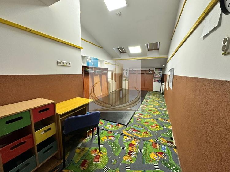 Casă individuală cu 12 camere cu Piscina în Complex Studențesc