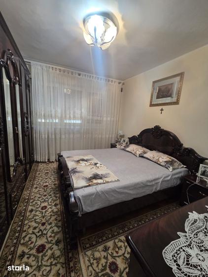 Apartament cu 3 camere decomandat în Plantelor