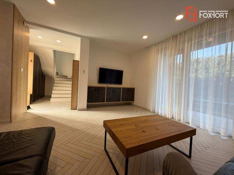 Penthouse cu 4 camere decomandat, mobilat în Giroc