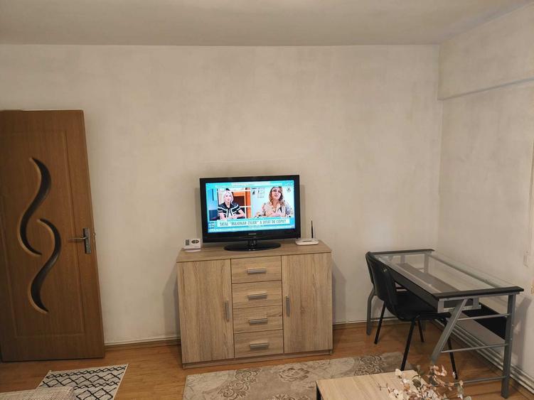 Garsonieră decomandată în Central