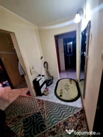 Apartament cu 4 camere decomandat în Dacia