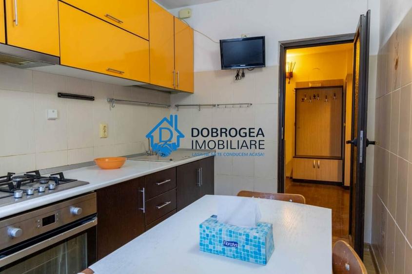 Apartament cu 3 camere decomandat, mobilat în Pelican