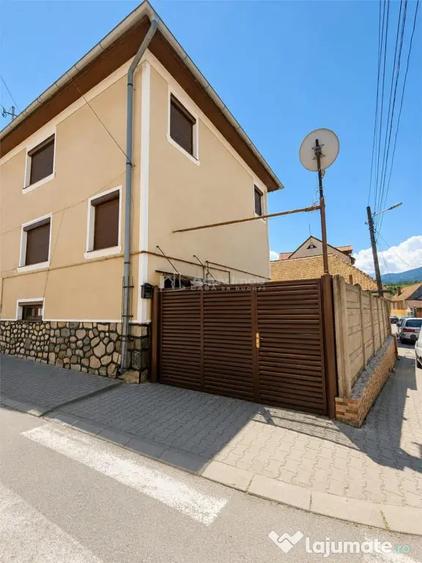 Casă cu 6 camere cu Teren 250 Mp în Central