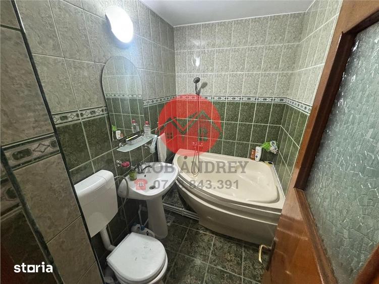 Apartament cu 3 camere decomandat în Central