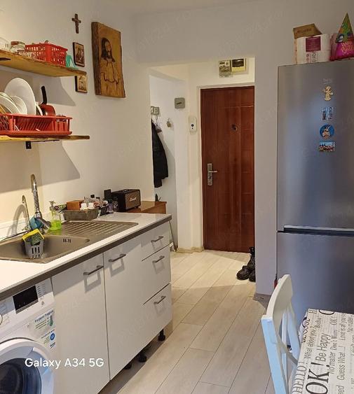 Apartament cu 3 camere semidecomandat în Central